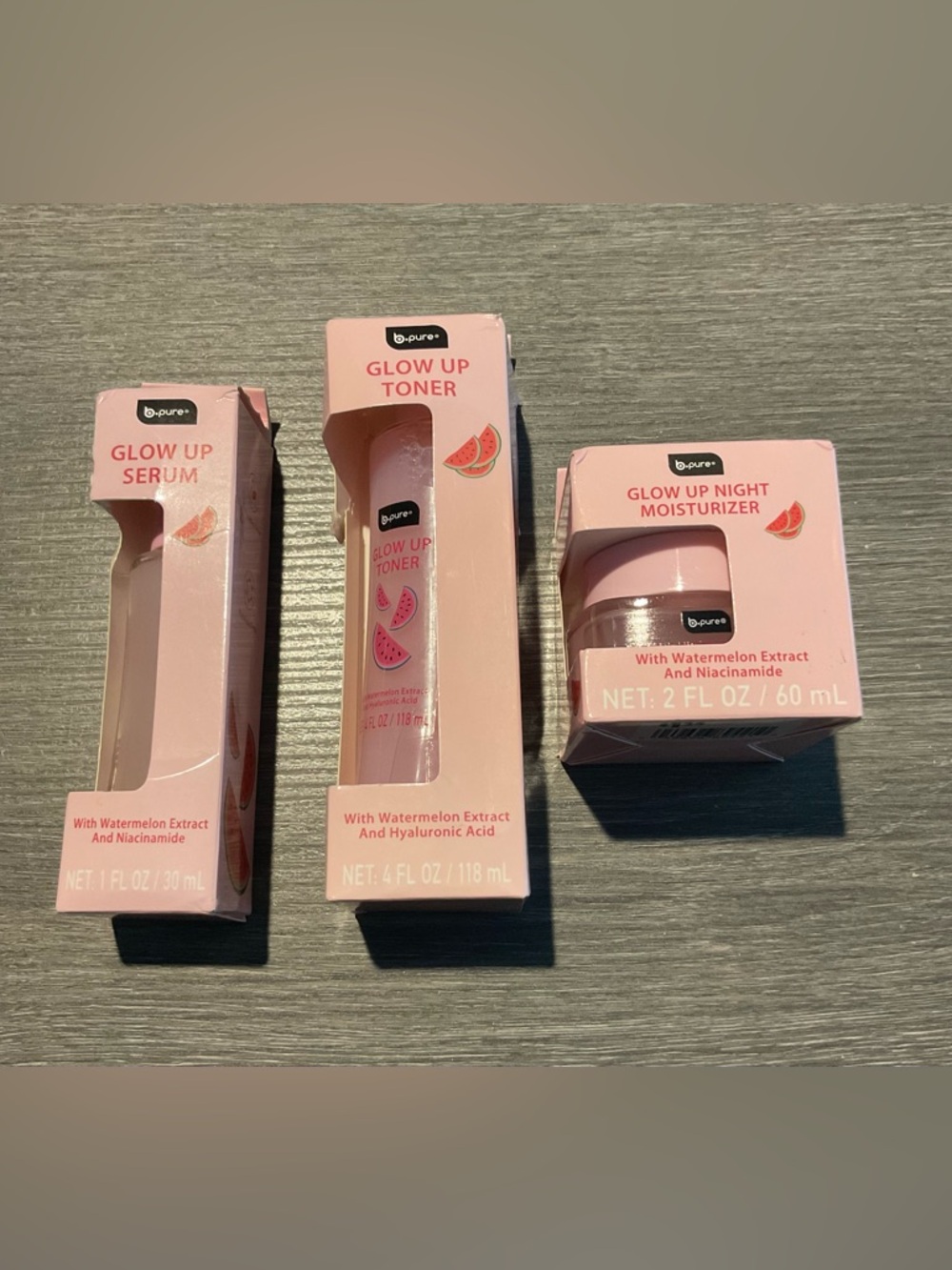 24 pc. Teen/Pre-teen Beauty BUNDLE - MSRP: $200+ - Picture 6 of 10